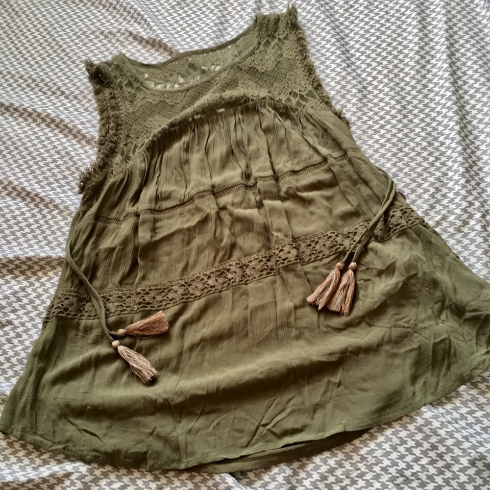 CCO SALE! 😍 💚 Army green blouse 💚